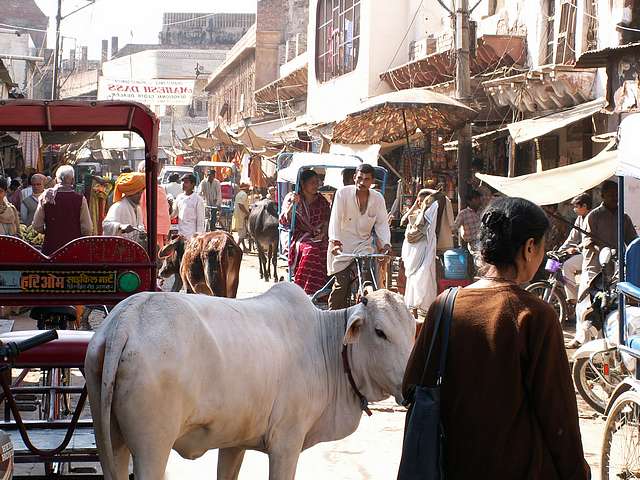 Traffic at Loi Bazaar